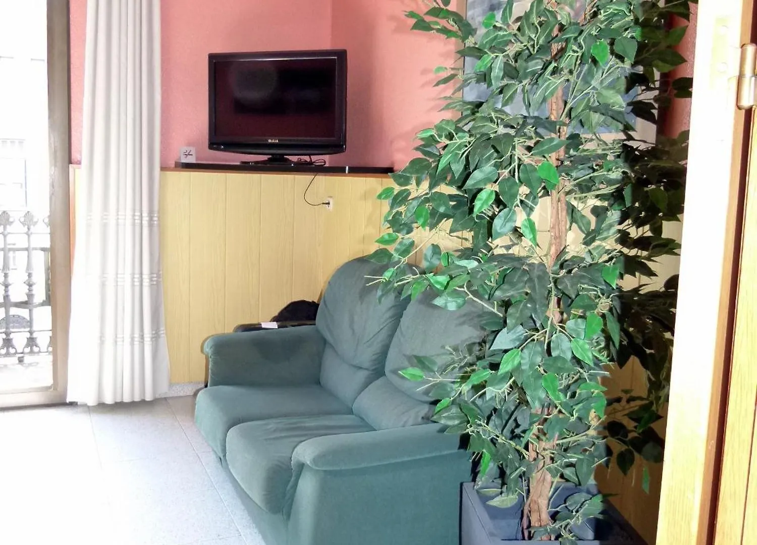 Guest house Hostal Nuevo Colon Barcelona